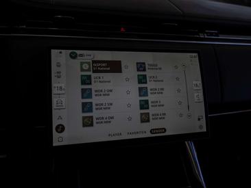 Land Rover Range Rover Sport P550e — photo 12