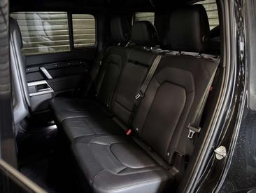 Land Rover Defender 110 P400e — photo 6