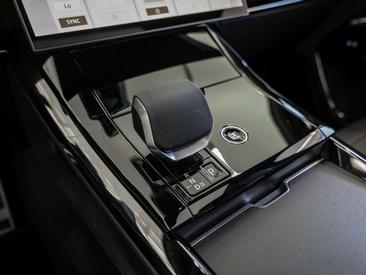 Land Rover Range Rover Sport P550e — photo 15