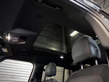Land Rover Defender 110 P400e — photo 7