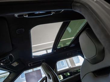 Land Rover Range Rover Sport P550e — photo 19