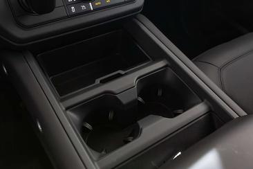 Land Rover Defender 110 P400e — photo 10