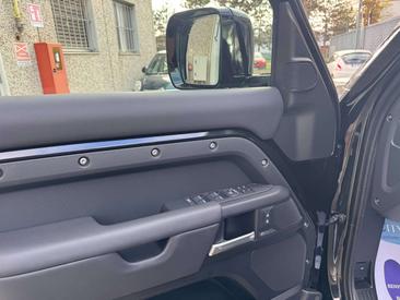 Land Rover Defender 110 D250 — photo 9