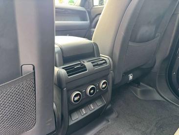 Land Rover Defender 110 D250 — photo 10