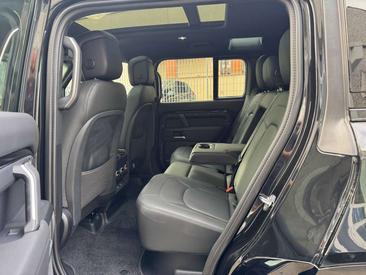 Land Rover Defender 110 D250 — photo 11