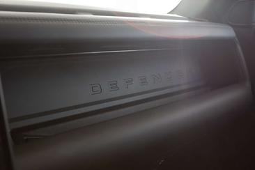 Land Rover Defender 110 P400e — photo 12