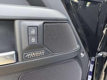 Land Rover Defender 110 D250 — photo 12