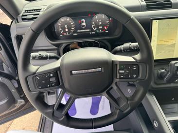 Land Rover Defender 110 D250 — photo 14