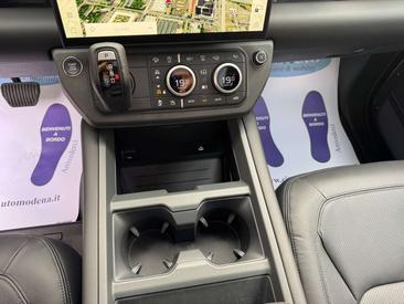 Land Rover Defender 110 D250 — photo 17