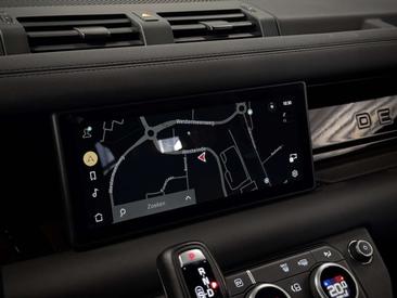 Land Rover Defender 110 P400e — photo 16