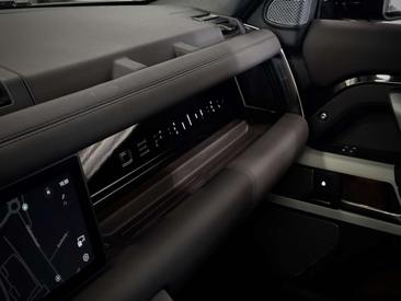 Land Rover Defender 110 P400e — photo 26