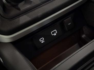 Land Rover Defender 110 P400e — photo 28