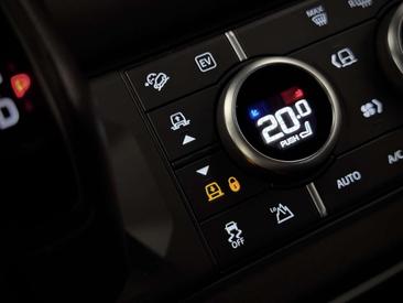 Land Rover Defender 110 P400e — photo 29