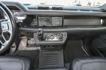 Land Rover Defender P400 — photo 8