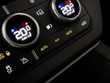 Land Rover Defender 110 P400e — photo 32