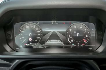 Land Rover Defender P400 — photo 9