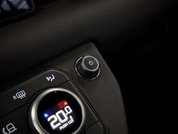 Land Rover Defender 110 P400e — photo 33