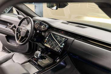 Land Rover Range Rover Sport P550e — photo 23