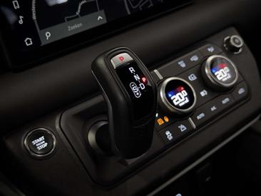 Land Rover Defender 110 P400e — photo 35