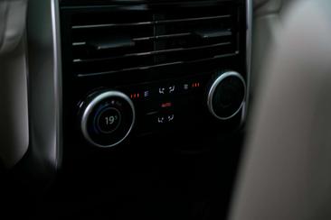 Land Rover Range Rover P550e — photo 22