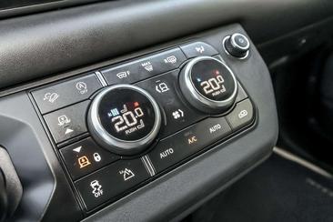 Land Rover Defender P400 — photo 13