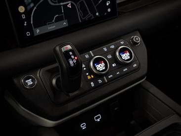 Land Rover Defender 110 P400e — photo 37