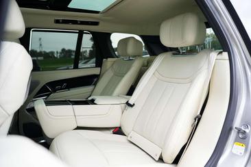 Land Rover Range Rover P550e — photo 26