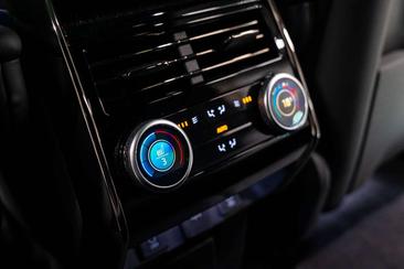 Land Rover Range Rover Sport P550e — photo 27