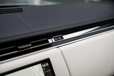 Land Rover Range Rover P550e — photo 28