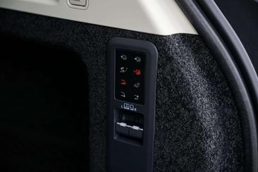 Land Rover Range Rover P550e — photo 29