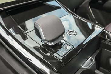 Land Rover Range Rover Sport P550e — photo 10