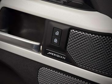 Land Rover Defender 110 P400e — photo 43