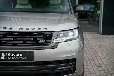 Land Rover Range Rover P550e — photo 36