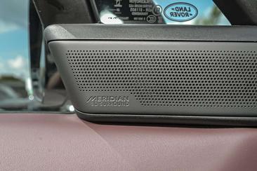 Land Rover Range Rover Sport P550e — photo 16