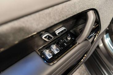 Land Rover Range Rover Sport P550e — photo 37