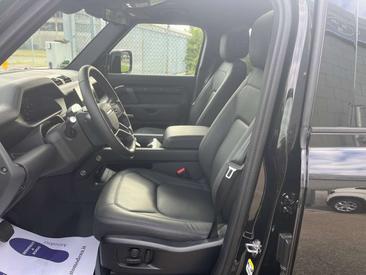 Land Rover Defender 110 D250 — photo 16