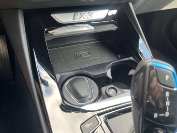 BMW iX3 — photo 30