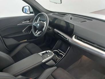 BMW IX1 XDrive30 — photo 4
