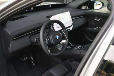 BMW iX3 40 — photo 9
