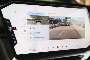 BMW iX3 40 — photo 18