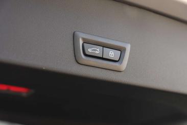 BMW iX3 40 — photo 32