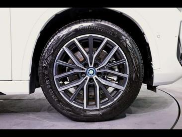 BMW IX1 XDrive30 — photo 8