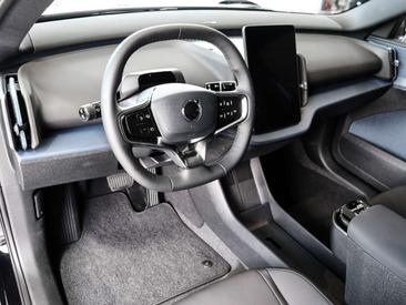 Volvo EX30 Single Motor Extended Range — photo 4