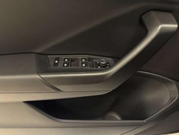 Volkswagen T-Roc 1.5 ETSI — photo 12