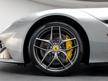 Ferrari F12 Berlinetta — photo 17