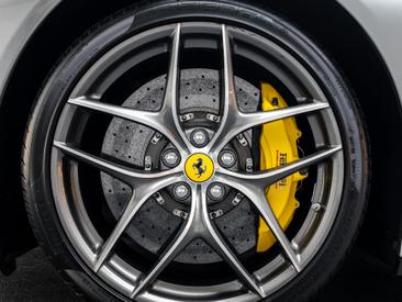 Ferrari F12 Berlinetta — photo 18