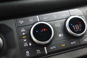 Land Rover Defender 110 P400e — photo 12