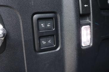 Land Rover Defender 110 P400e — photo 16