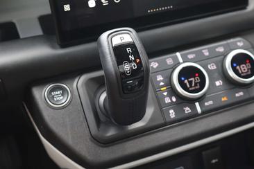 Land Rover Defender 110 P400e — photo 17