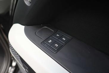 Land Rover Defender 110 P400e — photo 20